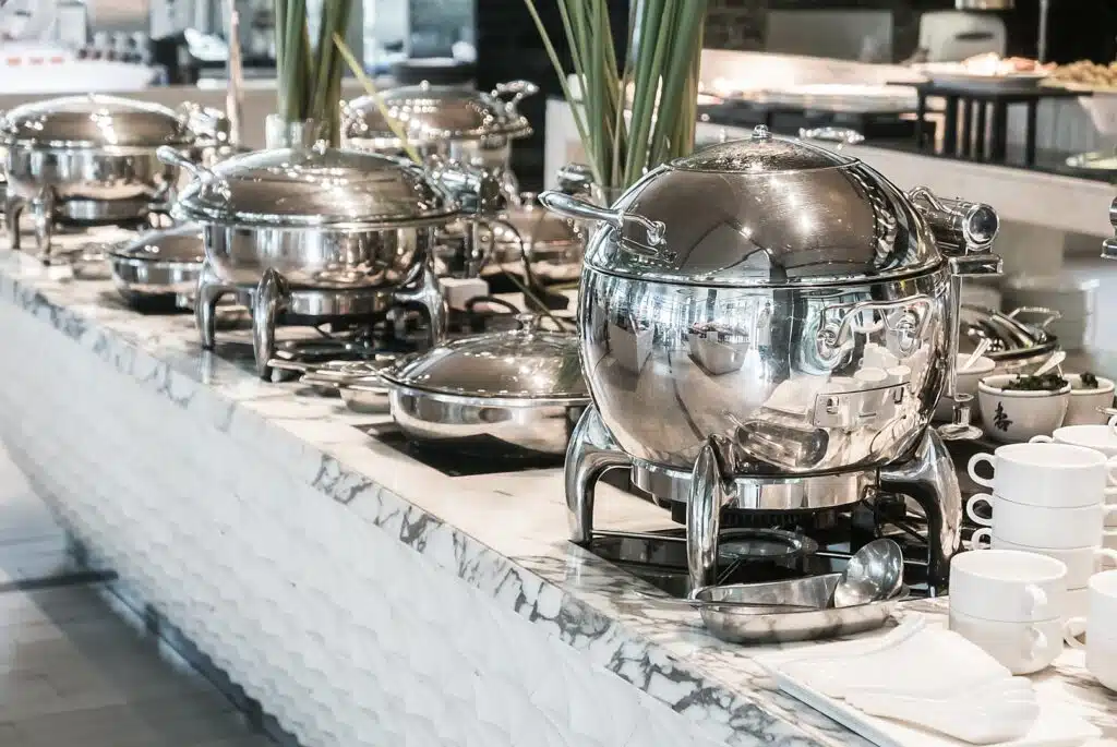 الدليل الشامل لاختيار معدات تقديم الطعام للمناسبات الكبيرة 2 buffet ready dinner
